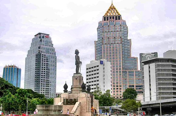 Tha�lande : la statue du roi Rama IV, � Bangkok.