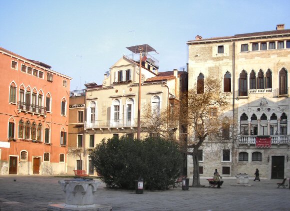 Venise : campo bandiera e Moro.