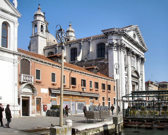 Venise : l'�glise des J�suates.