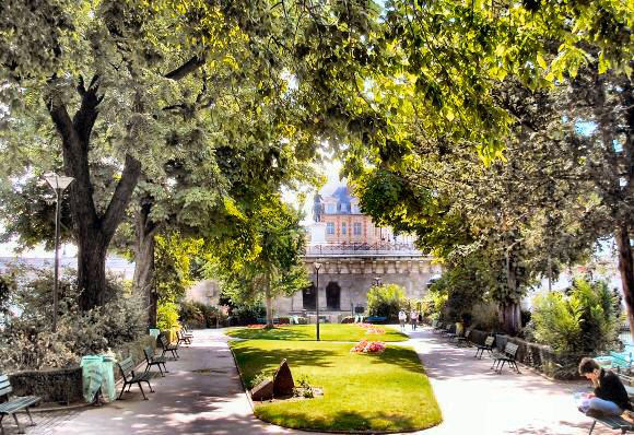 Paris : square du Vert-Galant.