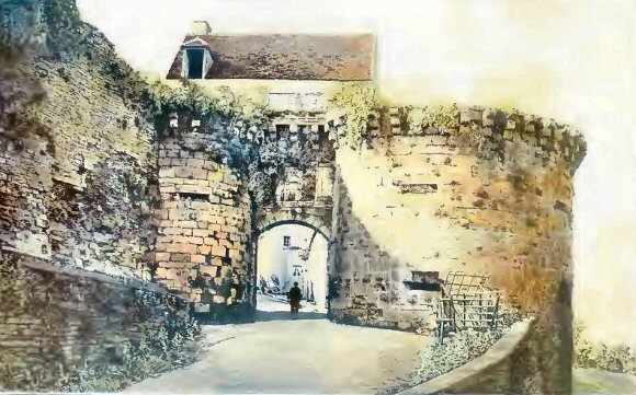 V�zelay : la porte Neuve.