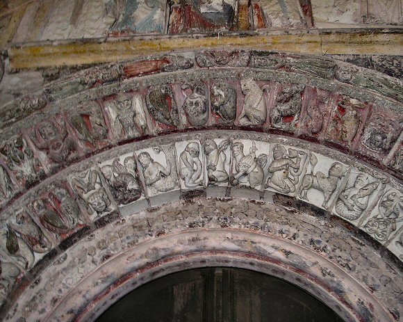 Loches : voussures de l'�glise Saint-Ours.