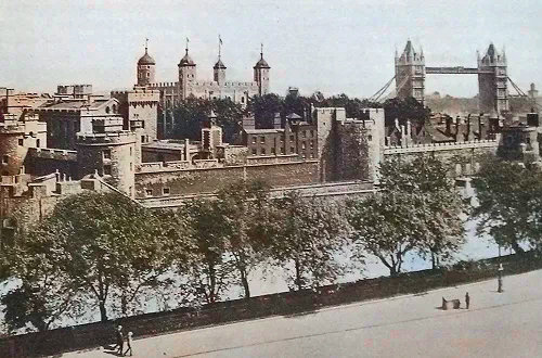 Londres : la Tour et le Pont de la Tour.