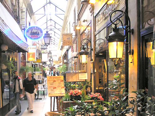 Passage des Panoramas, � Paris.